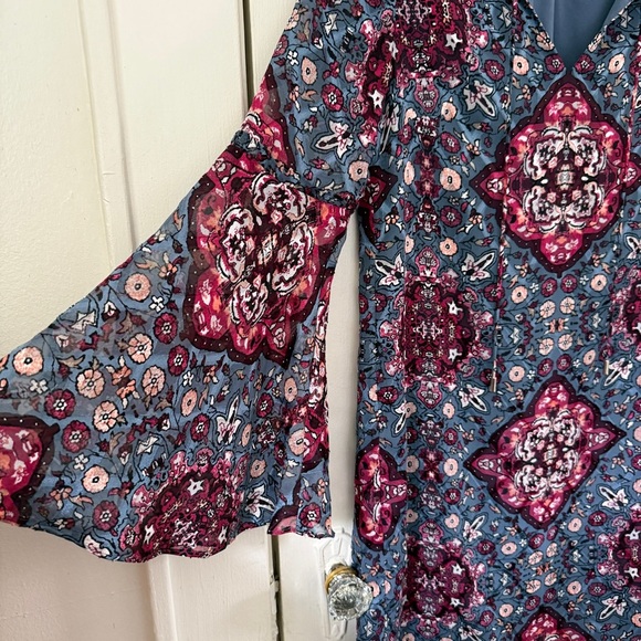 White House Black Market Boho Print Bell Sleeve Dress Size XS - Picture 3 of 12